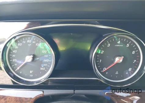 2017 Mercedes-Benz E 300 4Matic z USA, uszkodzony, nr VIN WDDZF4KB2HA228511